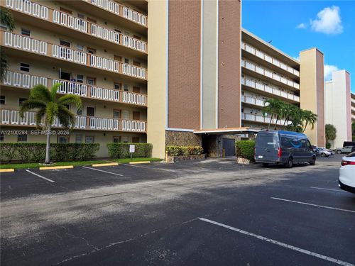608-900 Ne 12th Ave, Hallandale Beach, FL, 33009-2667 | Card Image