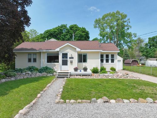 1323 E High St, Mount Pleasant, MI, 48858-3214 | Card Image