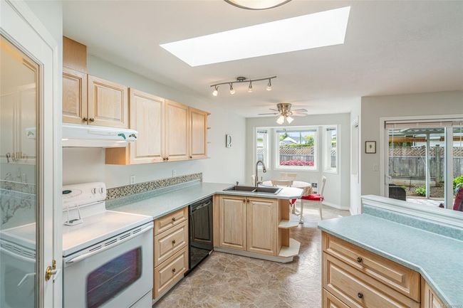800 Mulholland Dr, House other with 3 bedrooms, 2 bathrooms and 2 parking in Parksville BC | Image 18
