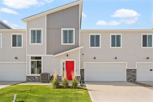 9556 Crestview Dr, West Des Moines, IA, 50266-5061 | Card Image