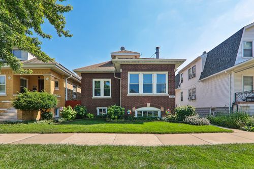 5633 W Cornelia Ave, Chicago, IL, 60634-4409 | Card Image