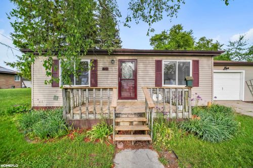 517 Rhodes St, Pinconning, MI, 48650-7513 | Card Image
