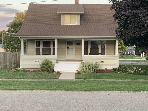 607 S Alexander St, Atlanta, IL, 61723-7557 | Card Image