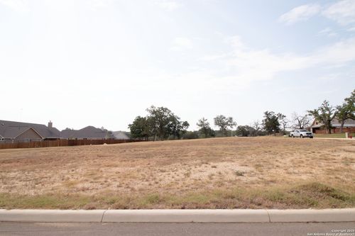 101 Red Oak Trl, La Vernia, TX, 78121-0110 | Card Image