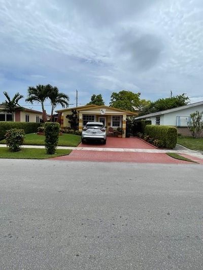 651 Nw 3rd Ct, House other with 2 bedrooms, 1 bathrooms and null parking in Hallandale Beach FL | Image 2