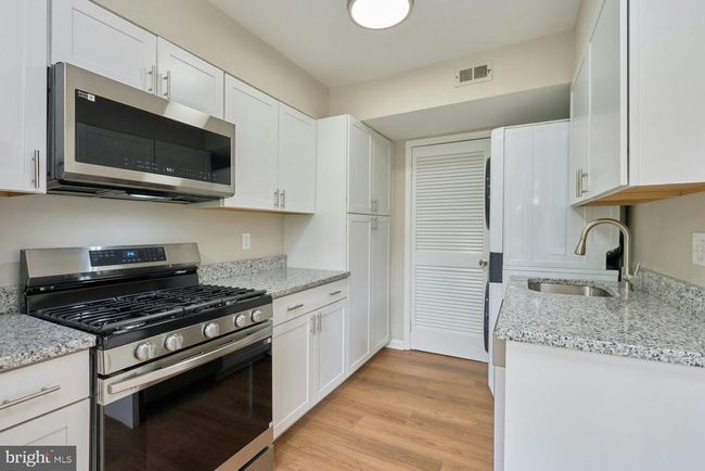 8321 Irongate Way, Townhouse with 3 bedrooms, 3 bathrooms and null parking in MANASSAS VA | Image 14