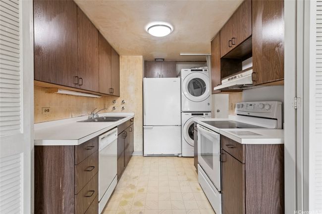 Kitchen, ready for your personal touch. | Image 6