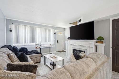 7 Briar Mills Dr, Brick, NJ, 08724-1435 | Card Image