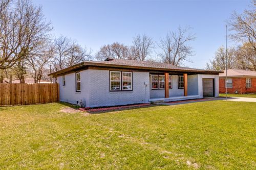 1706 E Garnett St, Gainesville, TX, 76240-5105 | Card Image