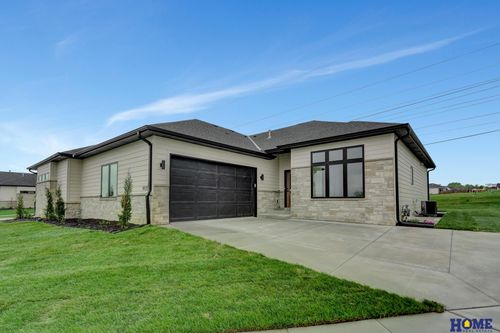 9121 Triana Ct, Lincoln, NE, 68520-9337 | Card Image