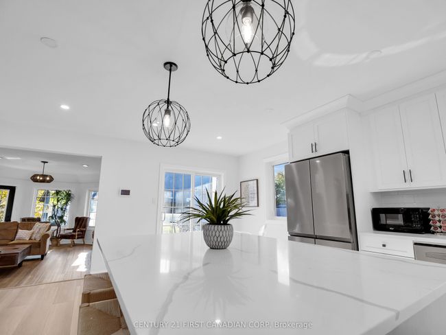 379 Front St, House other with 3 bedrooms, 4 bathrooms and 3 parking in Port Stanley ON | Image 12