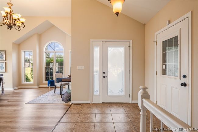 302 Saddleback Dr, Home with 3 bedrooms, 2 bathrooms and null parking in Charlestown IN | Image 6