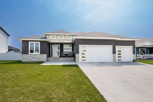 3664 Valley View Dr S, Fargo, ND, 58104-5266 | Card Image