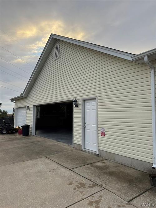 147 Kersting Farms Dr, O Fallon, MO, 63366-4555 | Card Image