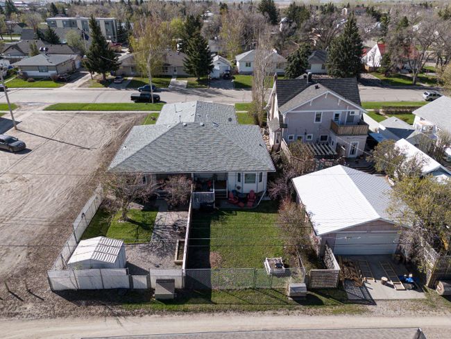 216 48 Avenue W, Home with 2 bedrooms, 2 bathrooms and 2 parking in Claresholm AB | Image 31