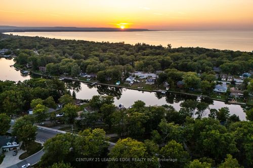 1988 River Rd W, Wasaga Beach, ON, L9Z2W1 | Card Image