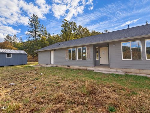 1780 Wards Creek Rd, Rogue River, OR, 97537-4514 | Card Image