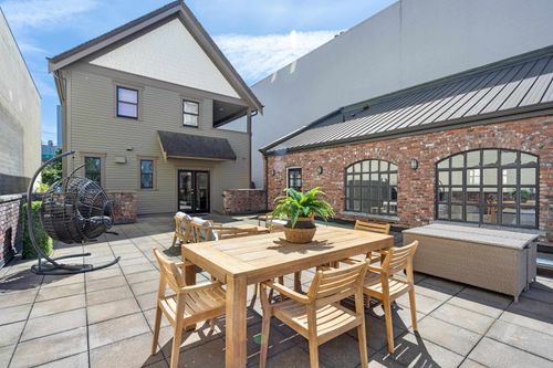 33 E 6th Ave, Vancouver, BC, V5T1J3 | Card Image