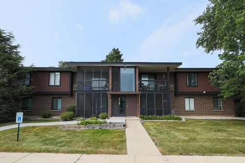 3-4716 W Northfox Ln, McHenry, IL, 60050 | Card Image