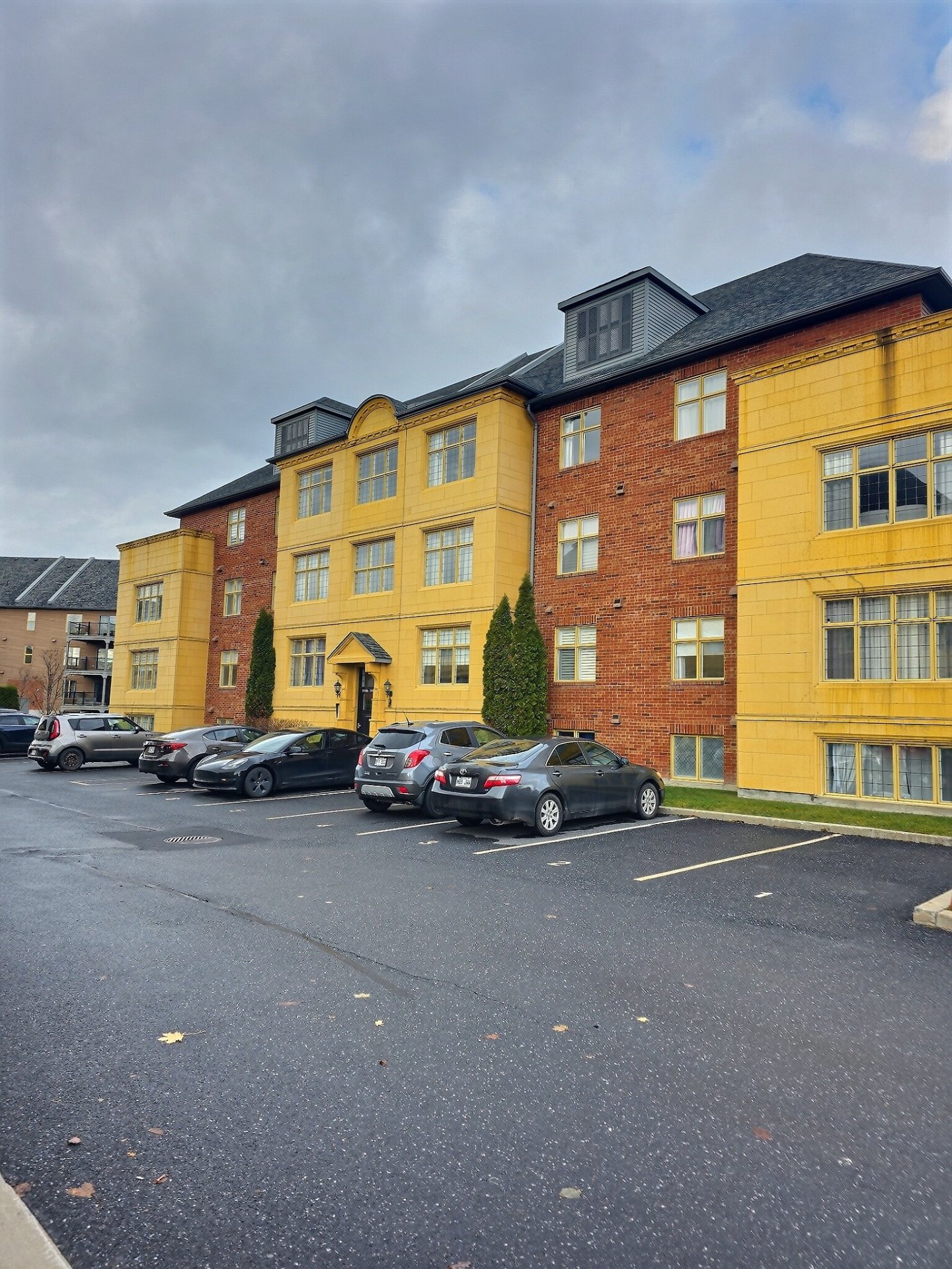 Residential in Brossard 4