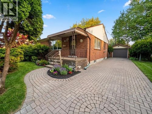 3033 Bruce Ave, Windsor, ON, N9E1W3 | Card Image