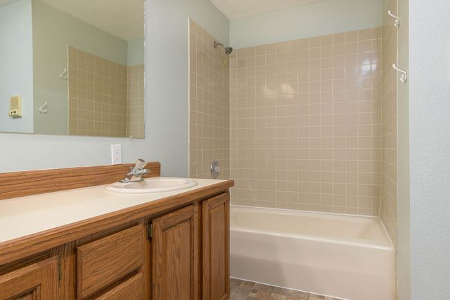Full bathroom with vanity and washtub / shower combination | Image 12