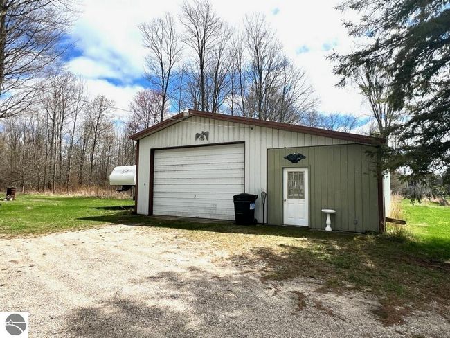 8815 S Young Rd, House other with 3 bedrooms, 2 bathrooms and null parking in Falmouth MI | Image 4