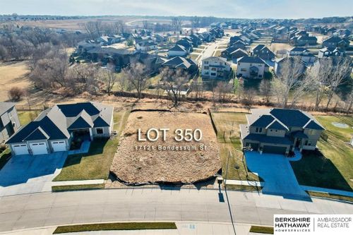 17121 Bondesson St, Bennington, NE, 68007-2825 | Card Image