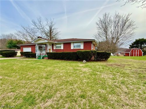 282 N Meadowlark Dr, Williamstown, WV, 26187-8271 | Card Image