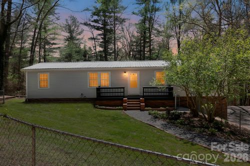 5 Country Rd, Hendersonville, NC, 28791-8601 | Card Image