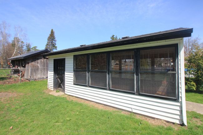 2294 Gore St, House other with 4 bedrooms, 2 bathrooms and 4 parking in Mount Brydges ON | Image 40