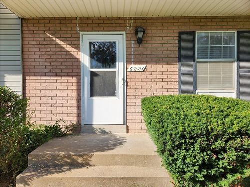 6221 E 127th St, Grandview, MO, 64030-1914 | Card Image