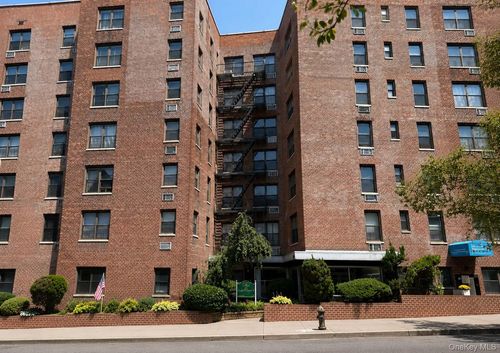 2l-63-95 Austin St, Rego Park, NY, 11374-3022 | Card Image