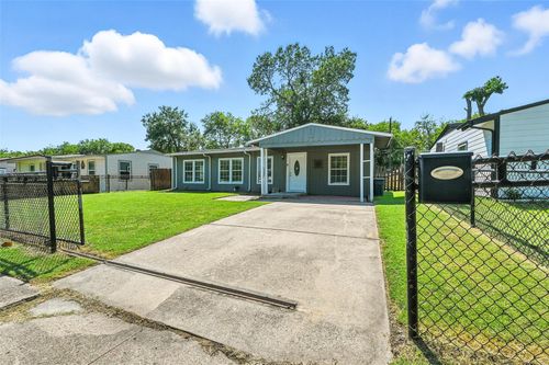 1018 Indian Hills Dr, Grand Prairie, TX, 75051-3009 | Card Image