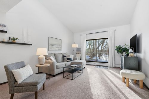 apt-242-2670 Oxford St N, Roseville, MN, 55113-2052 | Card Image