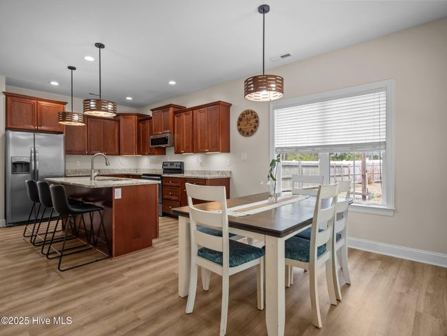 Dining nook off kitchen | Image 12