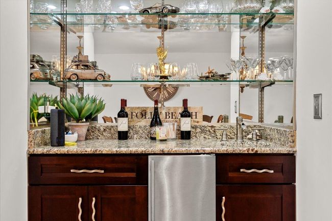 Cute Bar Area | Image 9