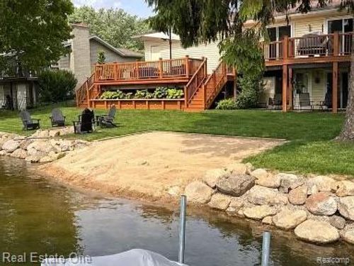 10846 Colony Rd, Pinckney, MI, 48169-8832 | Card Image