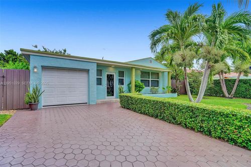7525 W Treasure Dr, North Bay Village, FL, 33141-4117 | Card Image