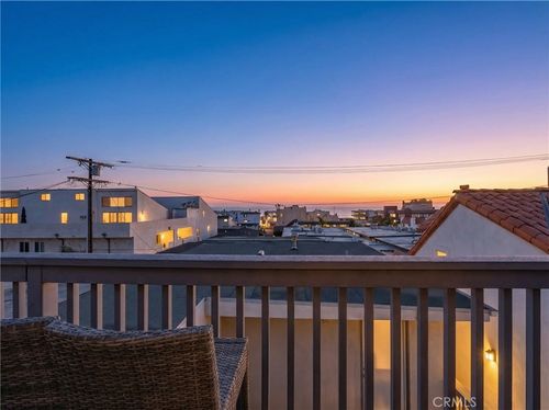 331 Manhattan Ave, Hermosa Beach, CA, 90254-5112 | Card Image