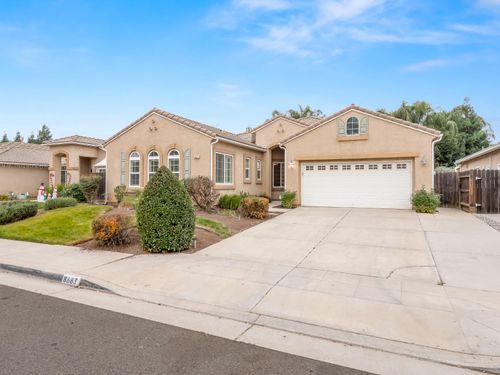 8683 N Richelle Ave, Fresno, CA, 93720-5316 | Card Image