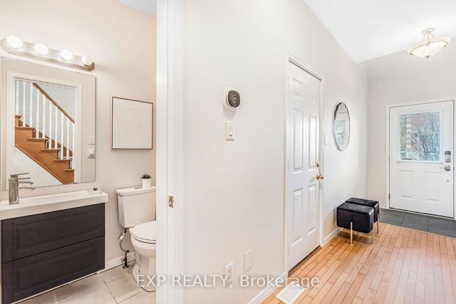 10 - 81 Valridge Dr, Condo with 3 bedrooms, 2 bathrooms and 1 parking in Ancaster ON | Image 4