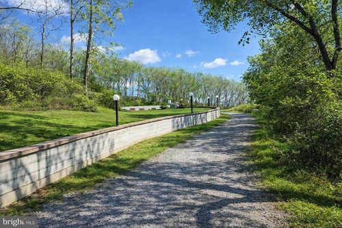 1815 Walnut Grove Dr, STATE COLLEGE, PA, 16801-8441 | Card Image