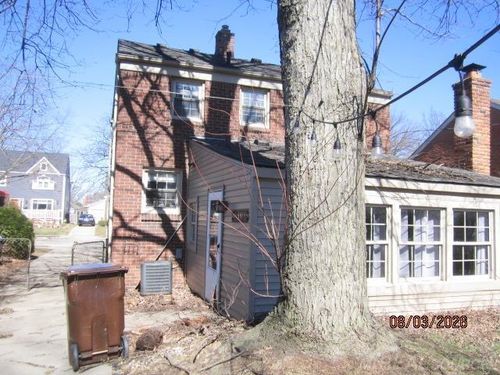 1741 Brys Dr, Grosse Pointe Woods, MI, 48236-1009 | Card Image