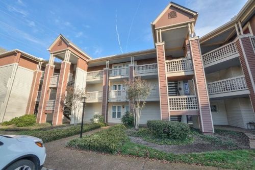 211 Hillsboro Pl, Nashville, TN, 37215-1360 | Card Image