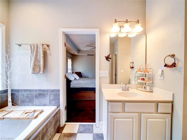 Primary bathroom w/separate tub | Image 24