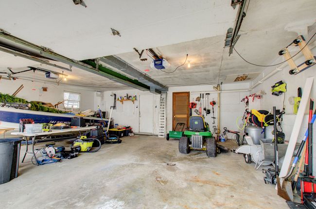Garage | Image 26