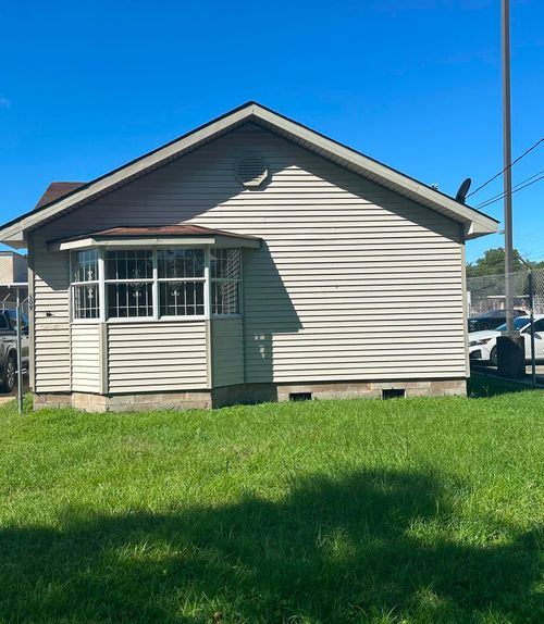 509 3rd St, Orange, TX, 77630-5855 | Card Image