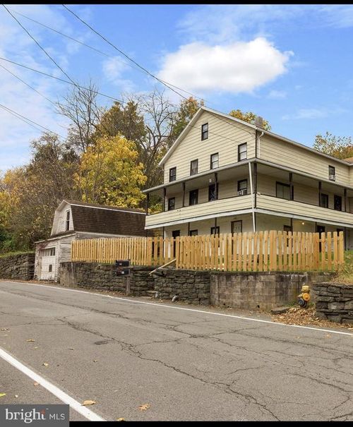 52-50 Smith Row, Plymouth, PA, 18651-4530 | Card Image