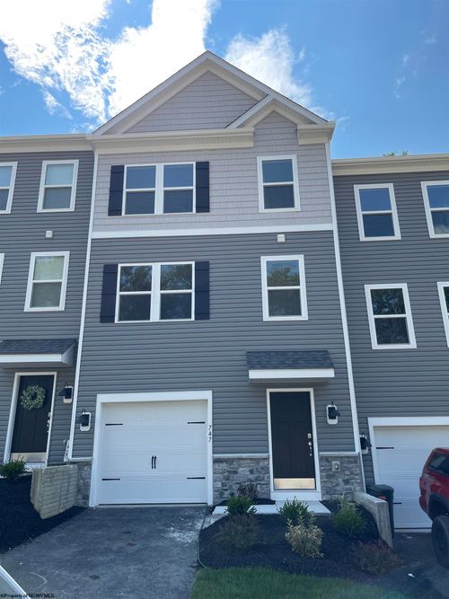 747 Hardman Dr, Morgantown, WV, 26501-7637 | Card Image